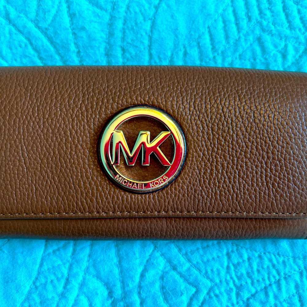 GUC  MICHAEL KORS WALLET